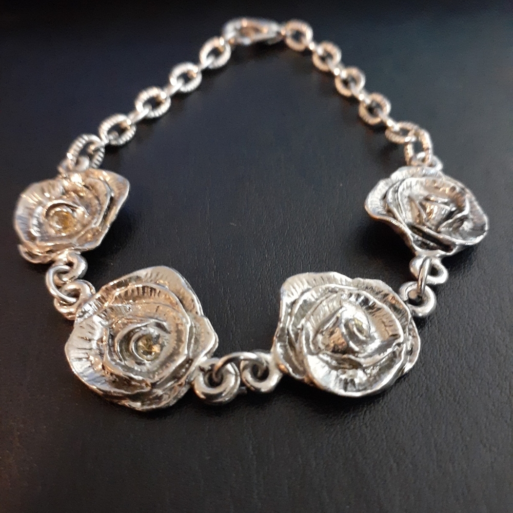 Rose link bracelet